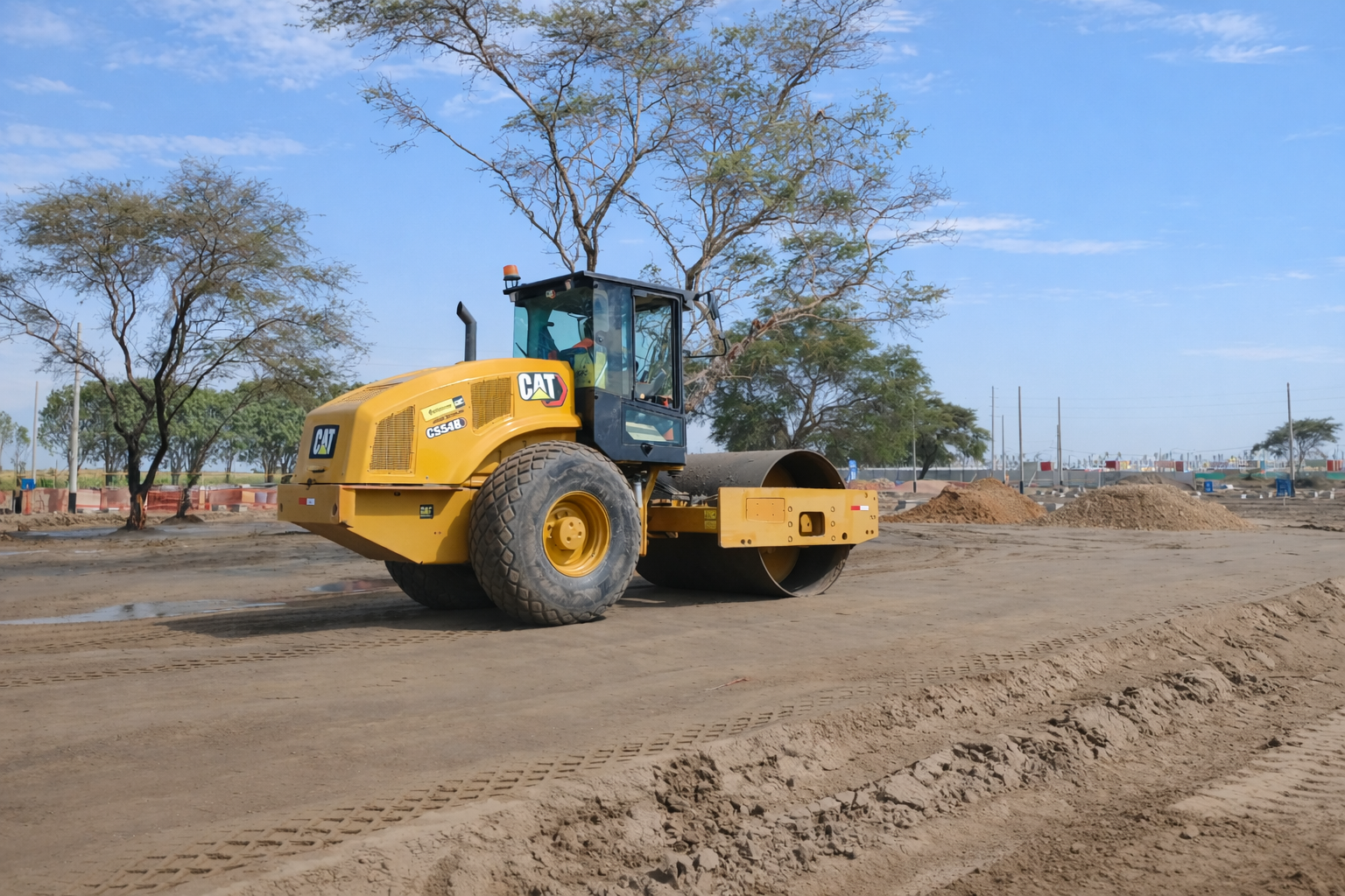 Rodillo de AyM en proyecto de infraestructura vial
